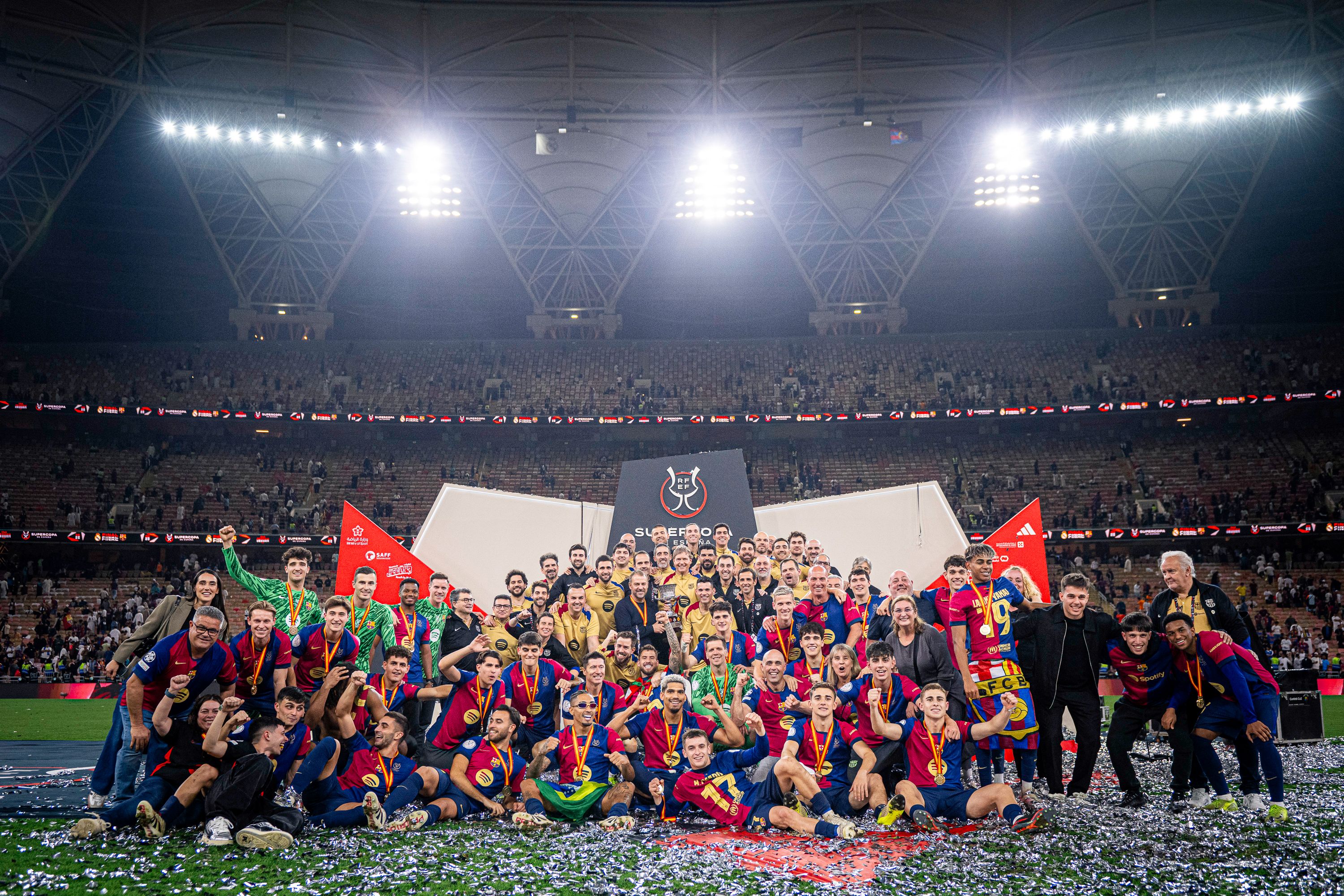 爱游戏入口-足球再创历史，冠军实至名归的简单介绍