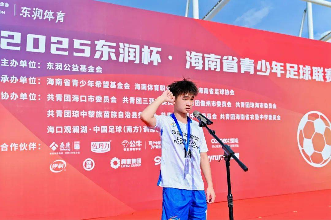 足球队主教练发声，誓言带队登顶的简单介绍