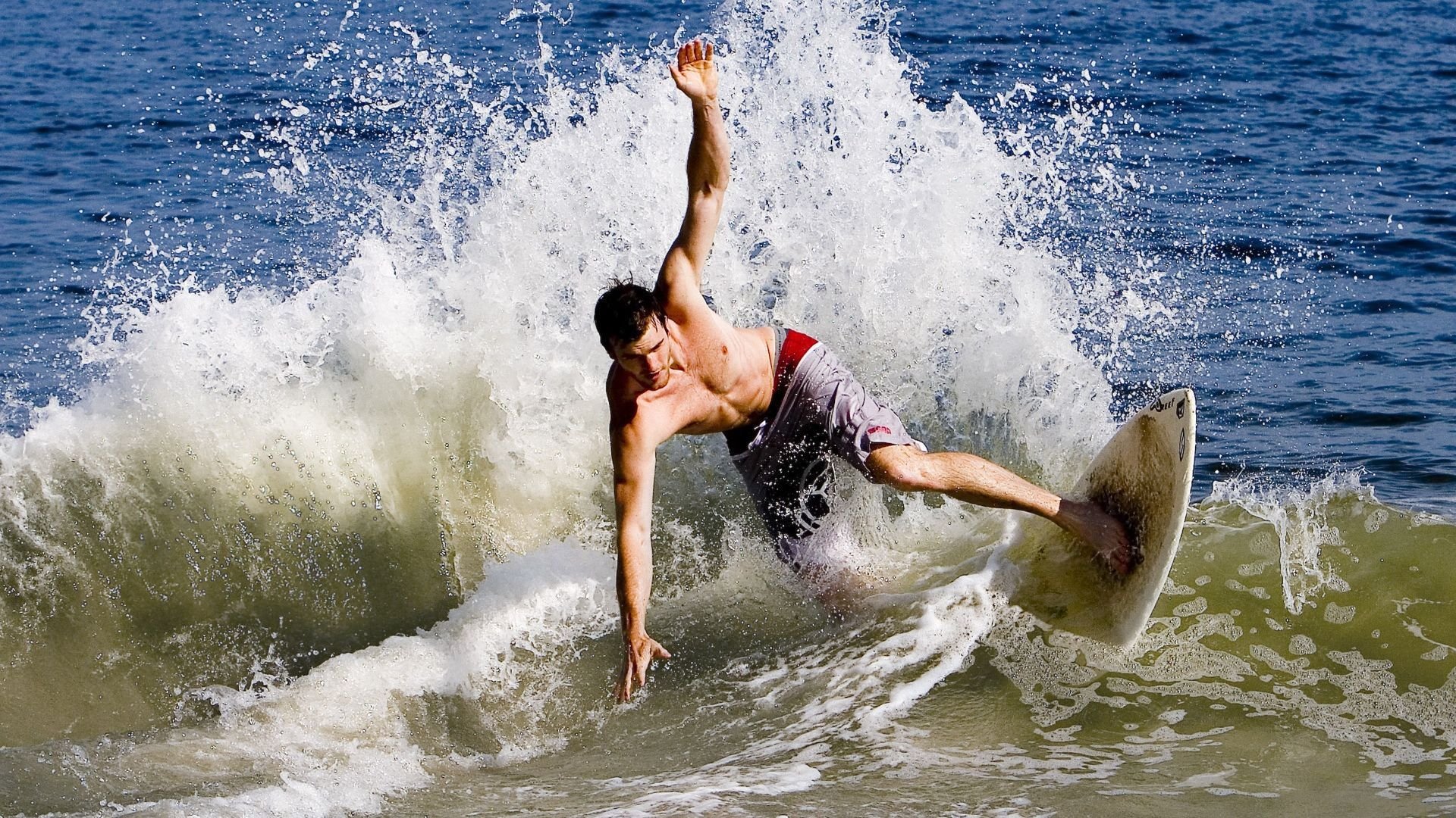 跨界篮球巅峰对决,杰伦格林狂砍50分,尼克斯险胜新疆队